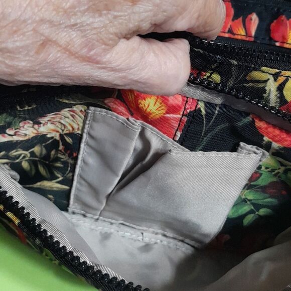 Kipling Crossbody Purse..."Callie"...EUC  - Picture 6 of 10